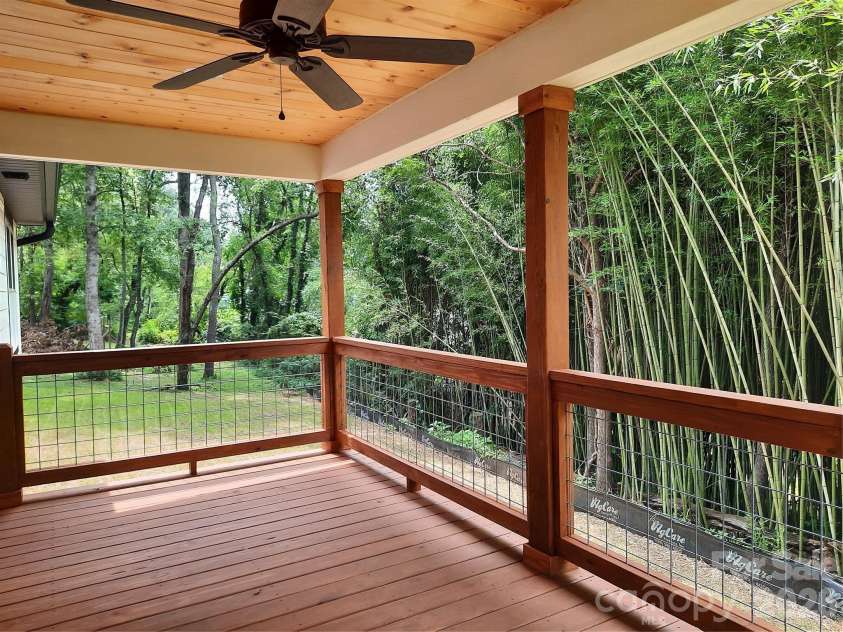 12 Overbrook Place, Asheville, NC 28805.  MLS# CAR4409731, YatesRealty ID 43272. Almost 1/4 acre lot