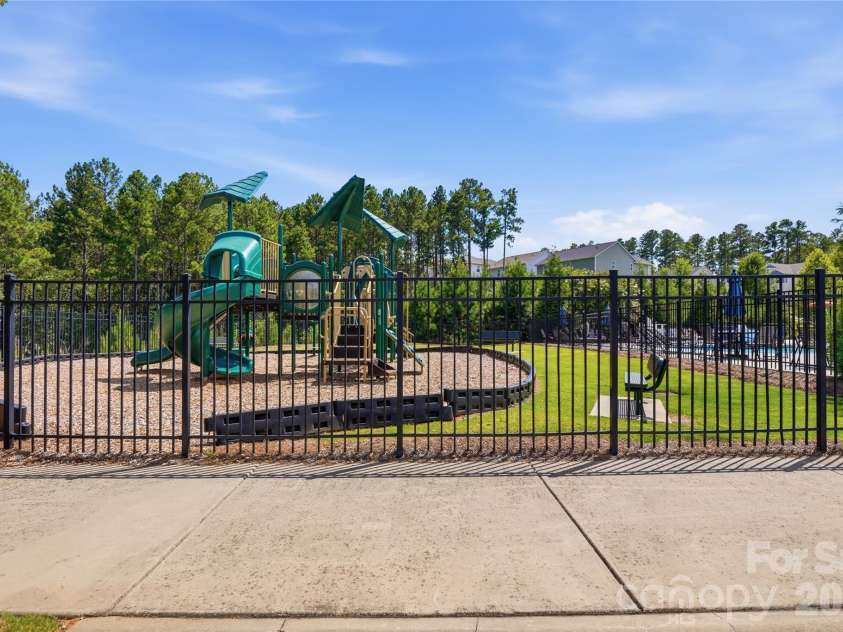 14011 Ridgewater Way, Charlotte, NC 28278.  MLS# CAR4407333, YatesRealty ID 43273. 