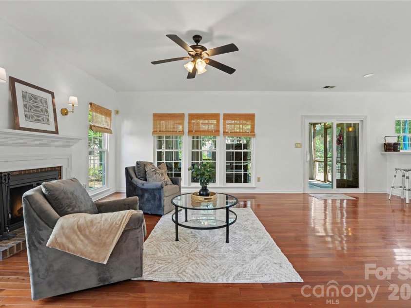 17205 Asti Court, Cornelius, NC 28031.  MLS# CAR4406087, YatesRealty ID 43276. Open floorpan - Den, Breakfast Nook, Kitchen