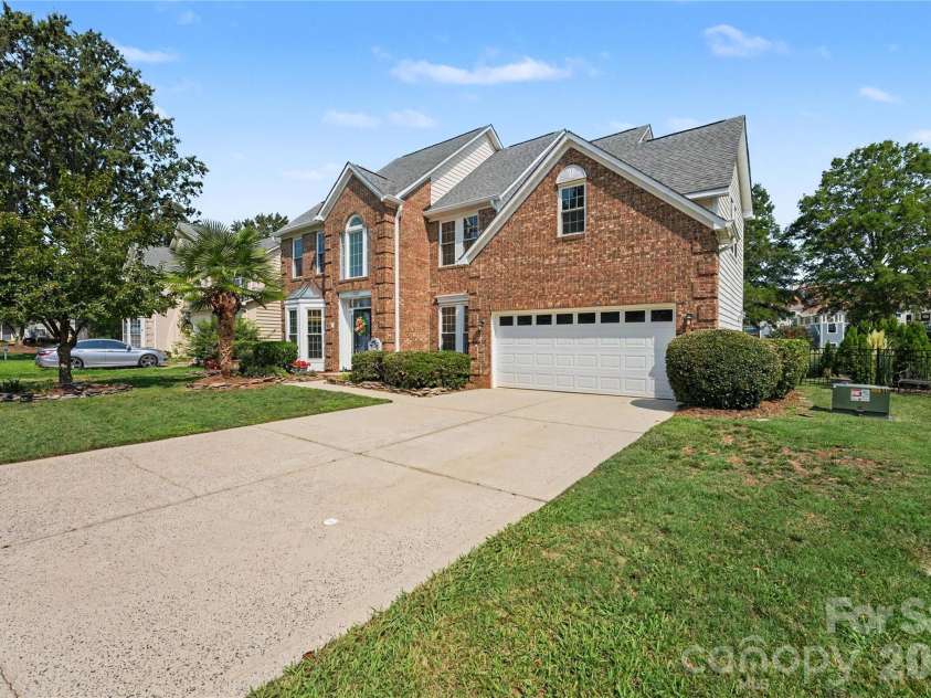 17205 Asti Court, Cornelius, NC 28031.  MLS# CAR4406087, YatesRealty ID 43276. Spacious driveway for 2 additional cars.