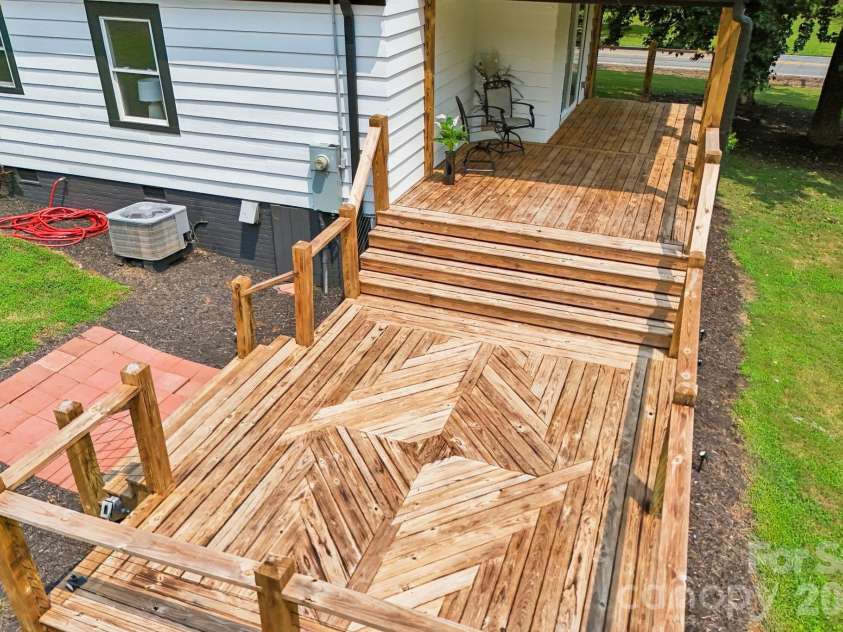 110 Westover Drive, Monroe, NC 28112.  MLS# CAR4406227, YatesRealty ID 43277. 
