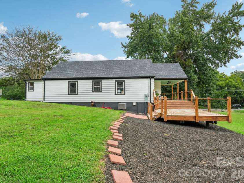 110 Westover Drive, Monroe, NC 28112.  MLS# CAR4406227, YatesRealty ID 43277. 