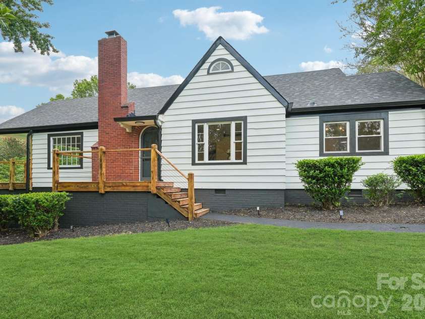 110 Westover Drive, Monroe, NC 28112.  MLS# CAR4406227, YatesRealty ID 43277. 