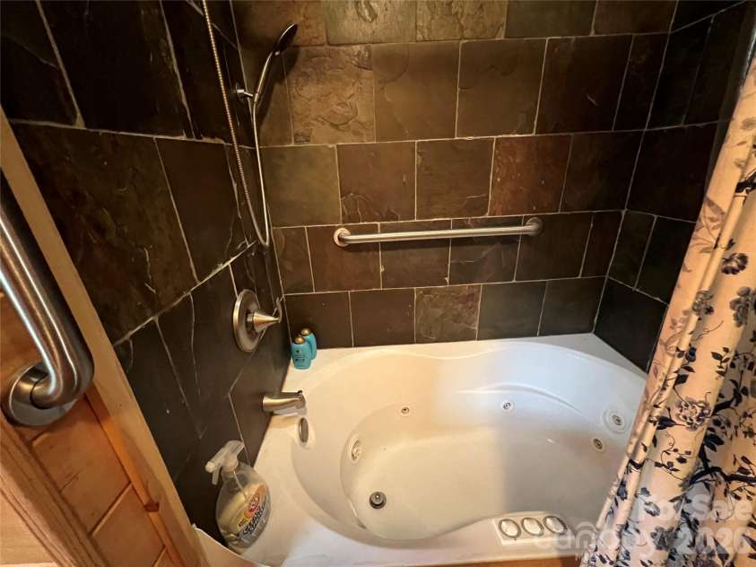 409 North Dakota Drive, Rutherfordton, NC 28139.  MLS# CAR4413730, YatesRealty ID 43279. 