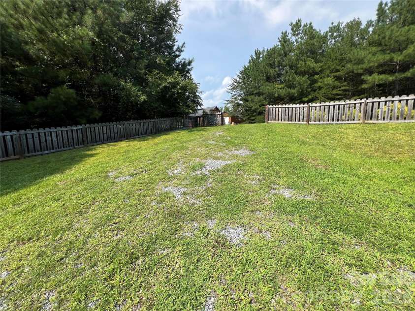 409 North Dakota Drive, Rutherfordton, NC 28139.  MLS# CAR4413730, YatesRealty ID 43279. 