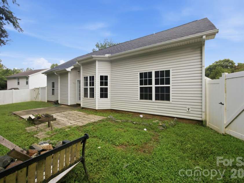 7632 Free Bird Avenue, Charlotte, NC 28216.  MLS# CAR4411446, YatesRealty ID 43281. Spacious backyard with fencing