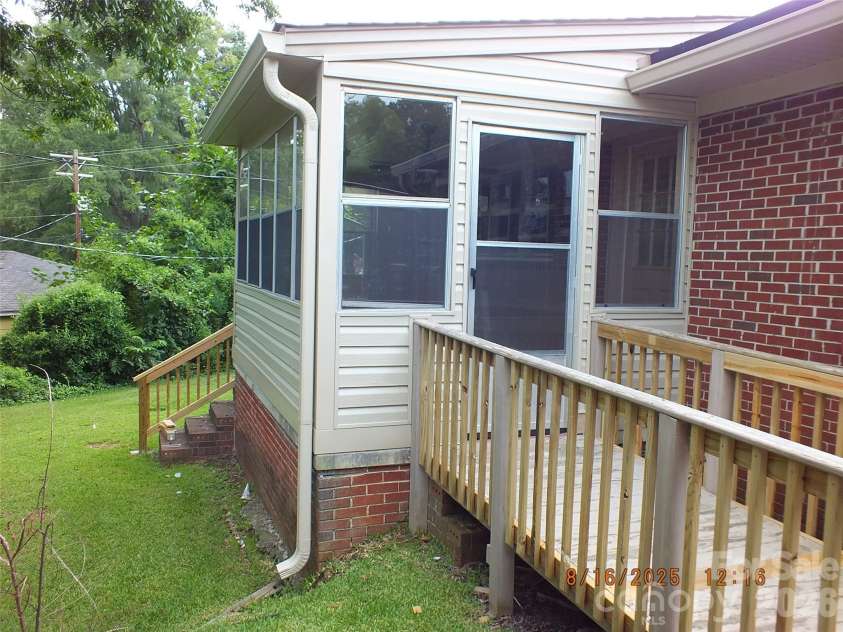 414 Springs Street, Lancaster, SC 29720.  MLS# CAR4293071, YatesRealty ID 43282. 