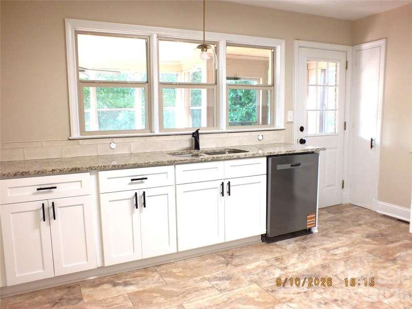 414 Springs Street, Lancaster, SC 29720.  MLS# CAR4293071, YatesRealty ID 43282. 