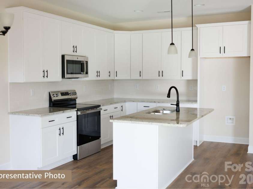 130C Deer Brook Drive, Shelby, NC 28150.  MLS# CAR4410189, YatesRealty ID 43286. Deer Brook TH - Kitchen