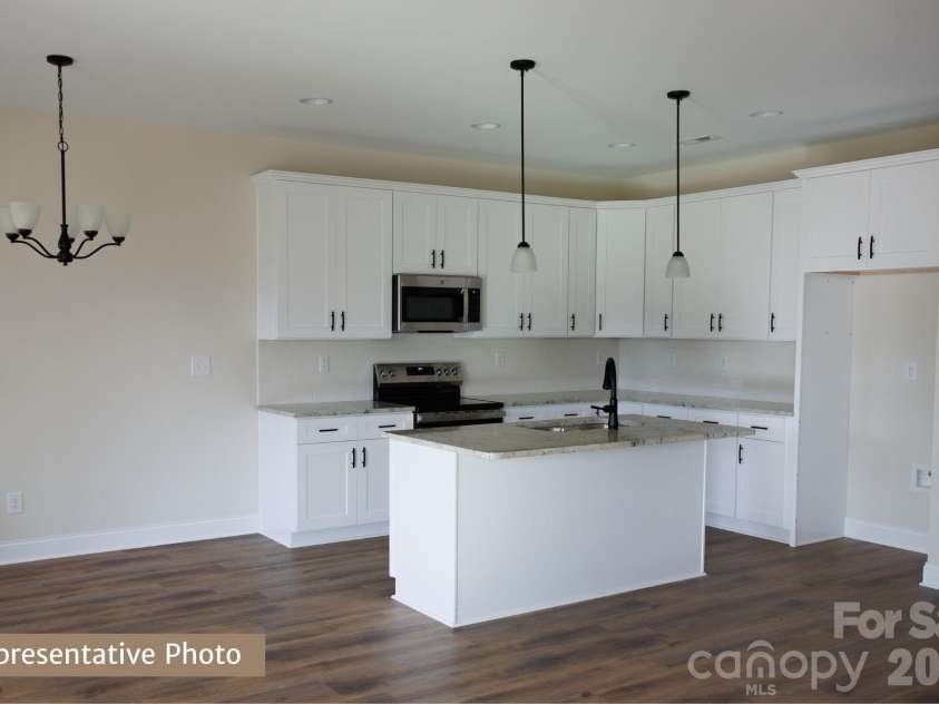 130C Deer Brook Drive, Shelby, NC 28150.  MLS# CAR4410189, YatesRealty ID 43286. Deer Brook TH - Kitchen
