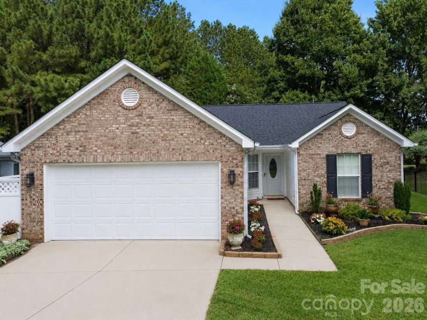 212 Chestnut Avenue, Tega Cay, SC 29708.  MLS# CAR4406625, YatesRealty ID 43288. 