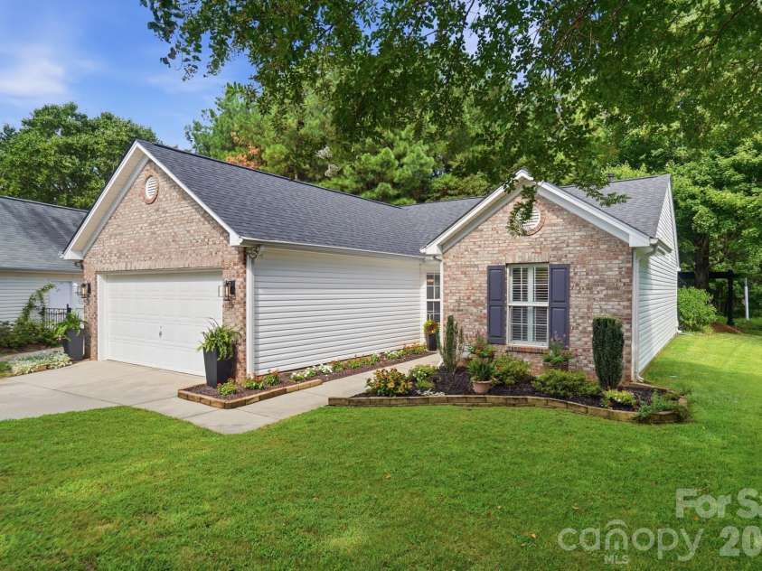 212 Chestnut Avenue, Tega Cay, SC 29708.  MLS# CAR4406625, YatesRealty ID 43288. 