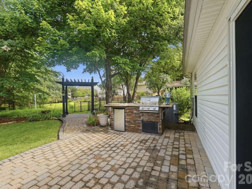 212 Chestnut Avenue, Tega Cay, SC 29708.  MLS# CAR4406625, YatesRealty ID 43288. 