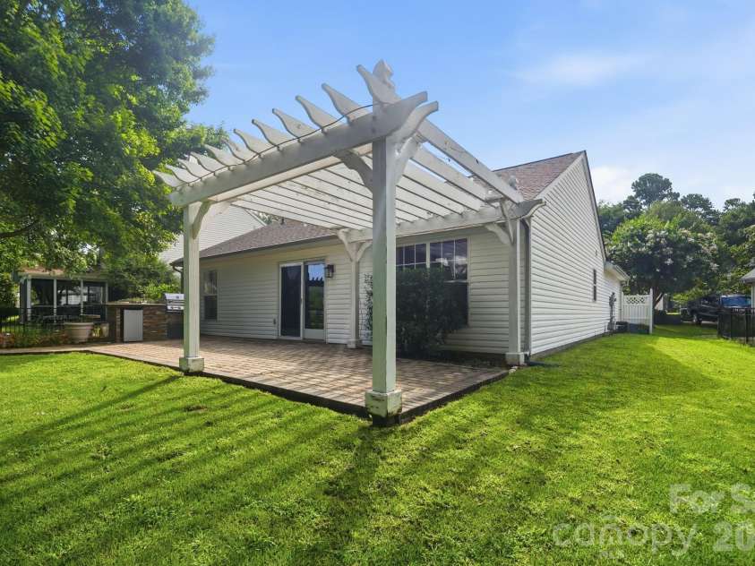 212 Chestnut Avenue, Tega Cay, SC 29708.  MLS# CAR4406625, YatesRealty ID 43288. 