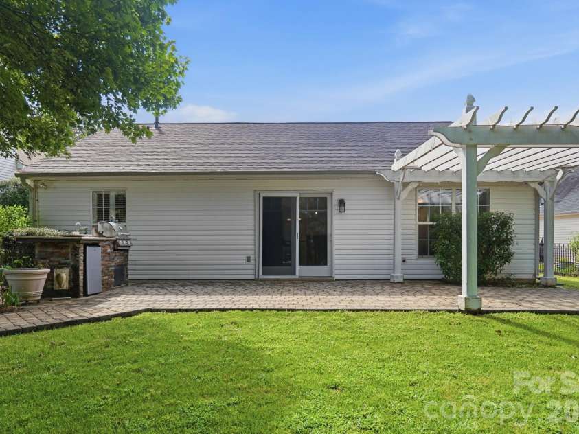 212 Chestnut Avenue, Tega Cay, SC 29708.  MLS# CAR4406625, YatesRealty ID 43288. 