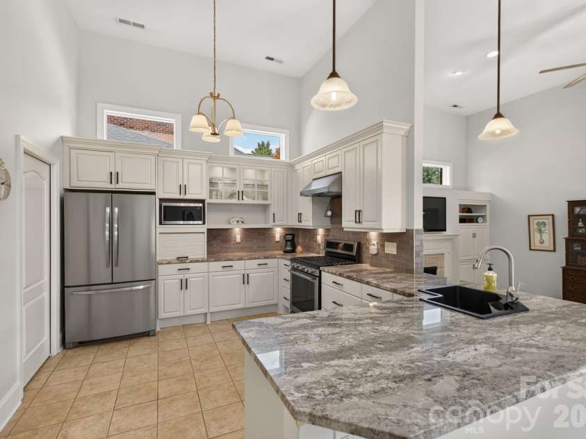 978 Blakeley Walk, Rock Hill, SC 29732.  MLS# CAR4410936, YatesRealty ID 43289. Kitchen