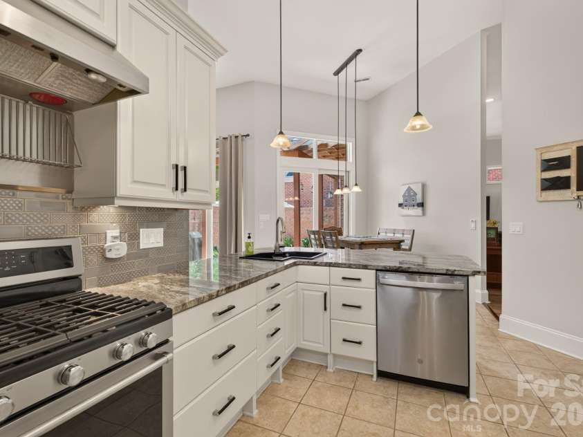 978 Blakeley Walk, Rock Hill, SC 29732.  MLS# CAR4410936, YatesRealty ID 43289. Kitchen