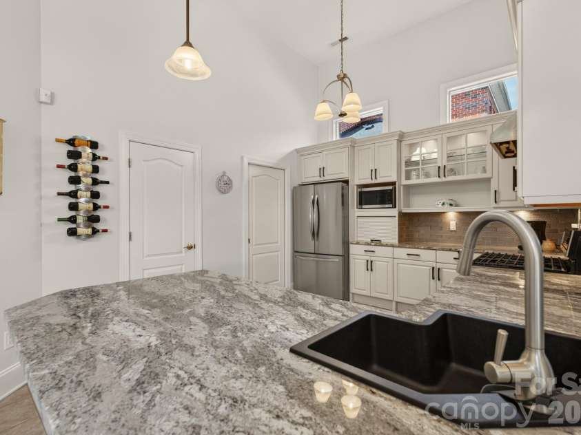 978 Blakeley Walk, Rock Hill, SC 29732.  MLS# CAR4410936, YatesRealty ID 43289. Kitchen - Quartz Countertops