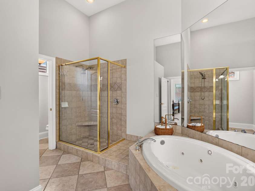 978 Blakeley Walk, Rock Hill, SC 29732.  MLS# CAR4410936, YatesRealty ID 43289. Primary Bath