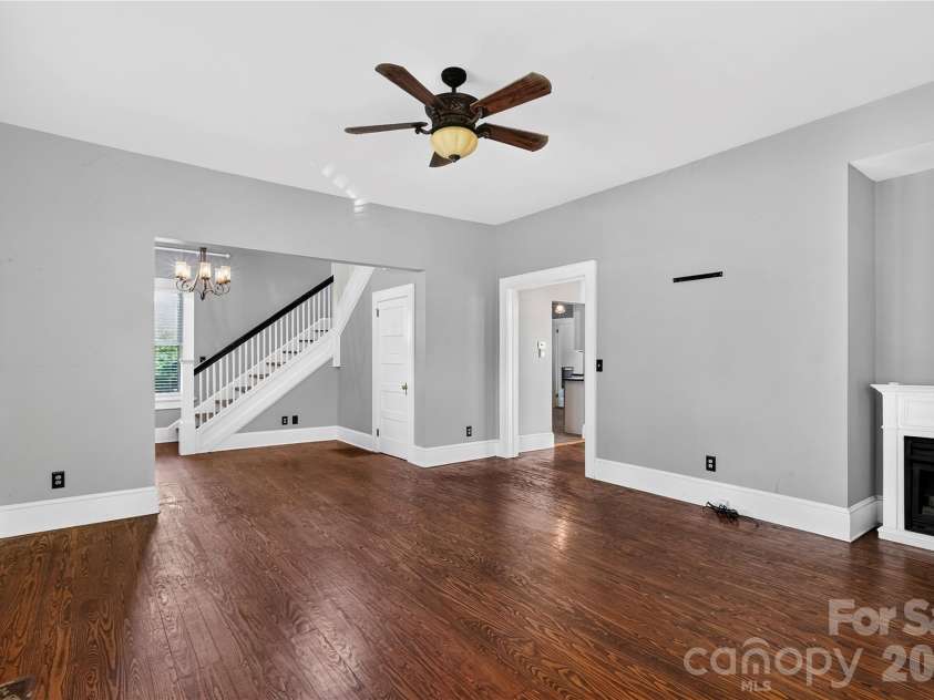 729 5th Avenue, Hendersonville, NC 28739.  MLS# CAR4405722, YatesRealty ID 43292. 