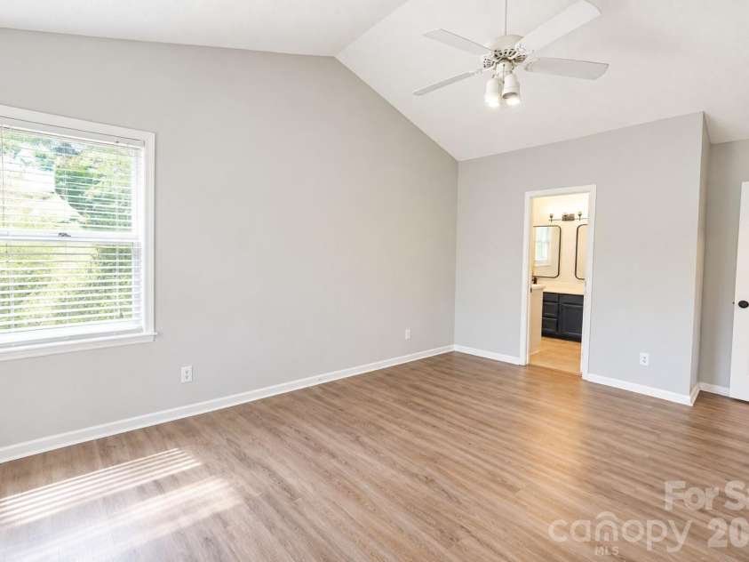 3100 Wellhouse Court, Charlotte, NC 28210.  MLS# CAR4407337, YatesRealty ID 43293. Primary Bedroom