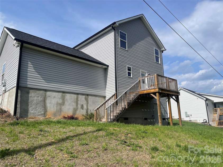 1711 Greenbrooke Road, Hudson, NC 28638.  MLS# CAR4407114, YatesRealty ID 43298. 