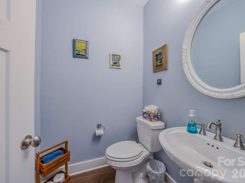 552 Sweet Birch Park Lane, Black Mountain, NC 28711.  MLS# CAR4374143, YatesRealty ID 4330. Half bath 