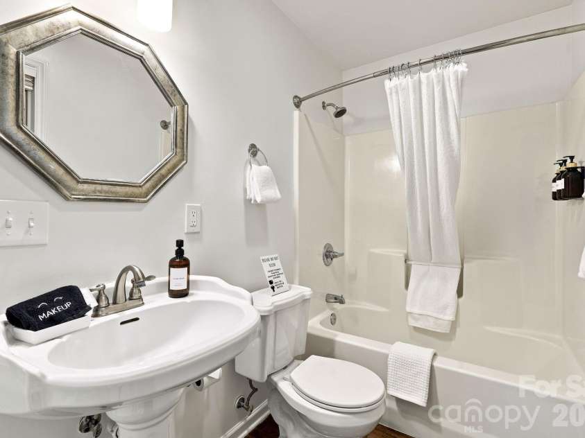27,29 & 31 A/B Brown Road, Asheville, NC 28806.  MLS# CAR4406408, YatesRealty ID 43301. 27 Brown Rd