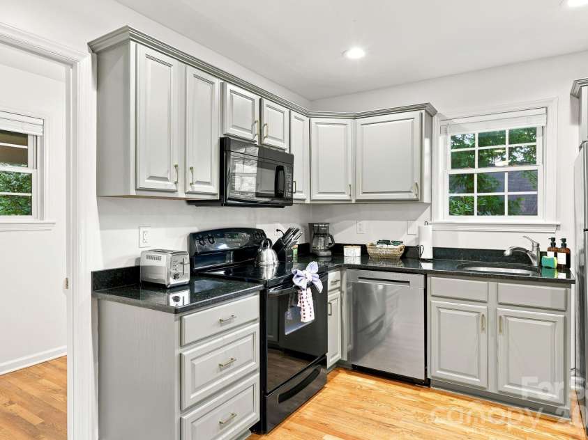 27,29 & 31 A/B Brown Road, Asheville, NC 28806.  MLS# CAR4406408, YatesRealty ID 43301. 29 Brown Rd