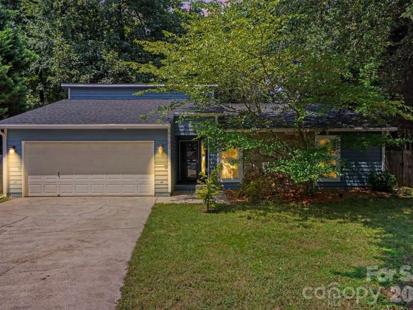 9201 Aylesbury Lane, Mint Hill, NC 28227.  MLS# CAR4404509, YatesRealty ID 43302. 