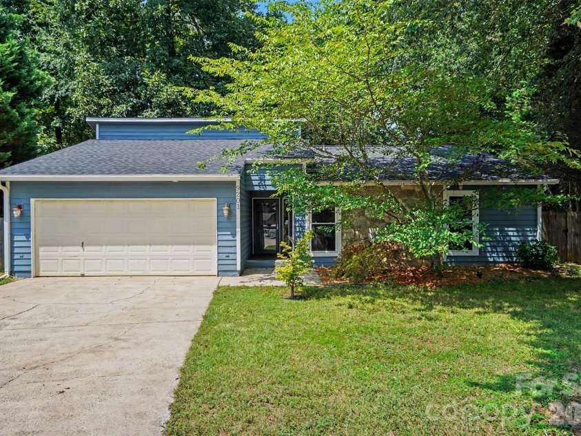 9201 Aylesbury Lane, Mint Hill, NC 28227.  MLS# CAR4404509, YatesRealty ID 43302. 