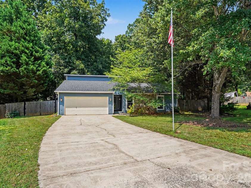 9201 Aylesbury Lane, Mint Hill, NC 28227.  MLS# CAR4404509, YatesRealty ID 43302. 