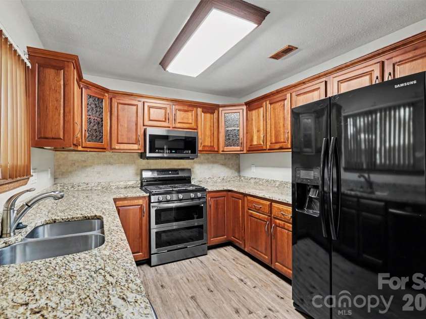 9201 Aylesbury Lane, Mint Hill, NC 28227.  MLS# CAR4404509, YatesRealty ID 43302. 