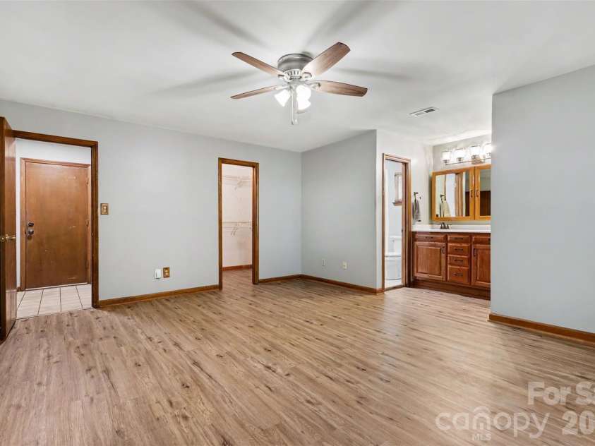 9201 Aylesbury Lane, Mint Hill, NC 28227.  MLS# CAR4404509, YatesRealty ID 43302. 