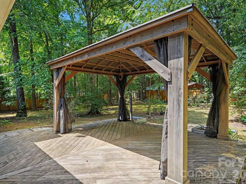 9201 Aylesbury Lane, Mint Hill, NC 28227.  MLS# CAR4404509, YatesRealty ID 43302. 