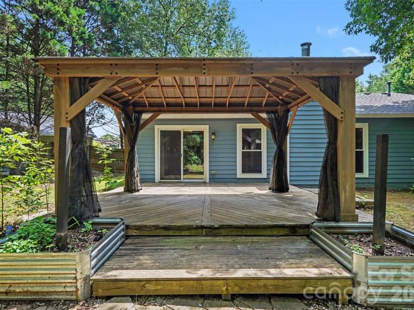 9201 Aylesbury Lane, Mint Hill, NC 28227.  MLS# CAR4404509, YatesRealty ID 43302. 