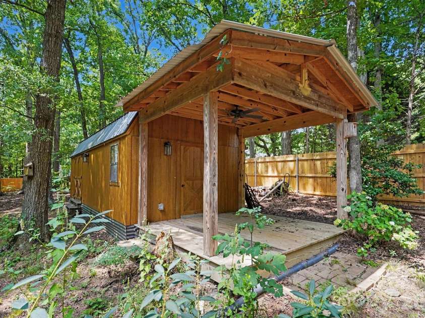 9201 Aylesbury Lane, Mint Hill, NC 28227.  MLS# CAR4404509, YatesRealty ID 43302. 