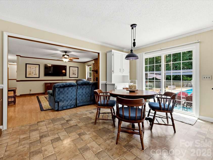 8812 Crestwood Drive, Mount Pleasant, NC 28124.  MLS# CAR4408679, YatesRealty ID 43303. Breakfast area