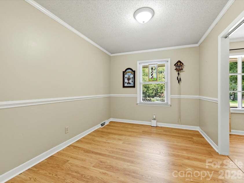 8812 Crestwood Drive, Mount Pleasant, NC 28124.  MLS# CAR4408679, YatesRealty ID 43303. Dining room