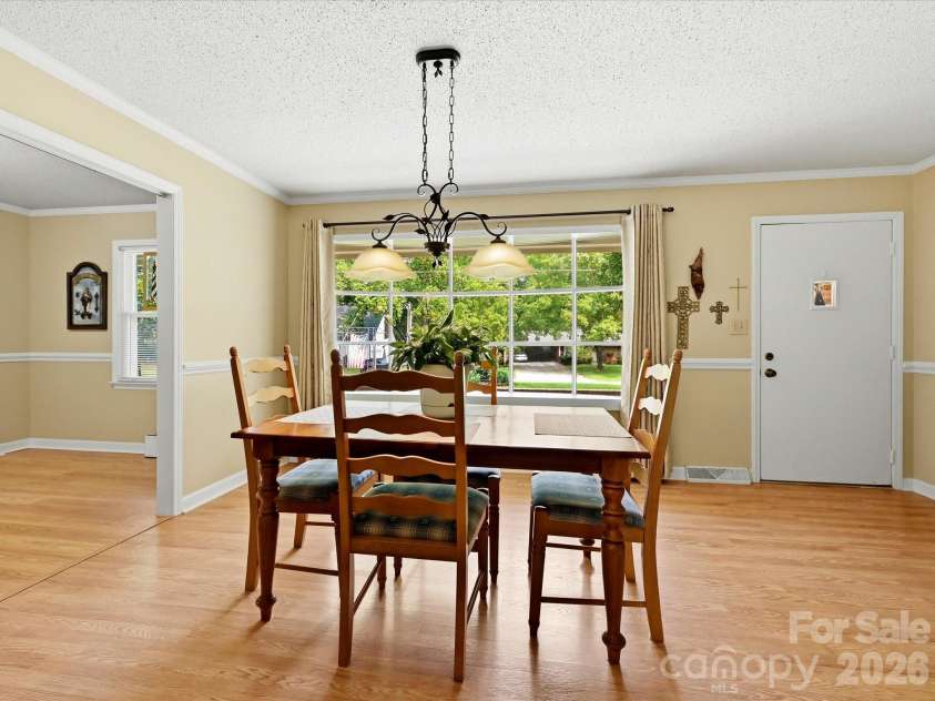 8812 Crestwood Drive, Mount Pleasant, NC 28124.  MLS# CAR4408679, YatesRealty ID 43303. Entry space