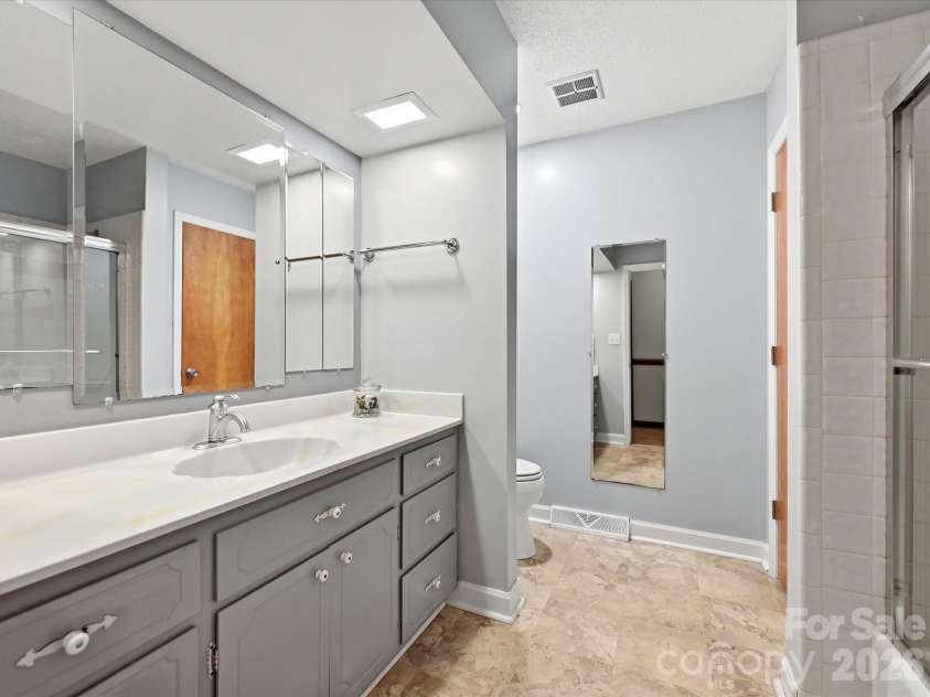 8812 Crestwood Drive, Mount Pleasant, NC 28124.  MLS# CAR4408679, YatesRealty ID 43303. Hall bath with oversized vanity