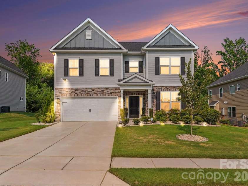 2218 Idol Rock Drive, Fort Mill, SC 29707.  MLS# CAR4407955, YatesRealty ID 43307. 