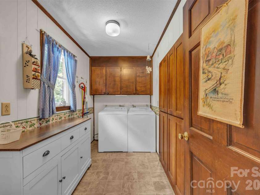 137 Proust Road, Statesville, NC 28625.  MLS# CAR4344197, YatesRealty ID 4331. 