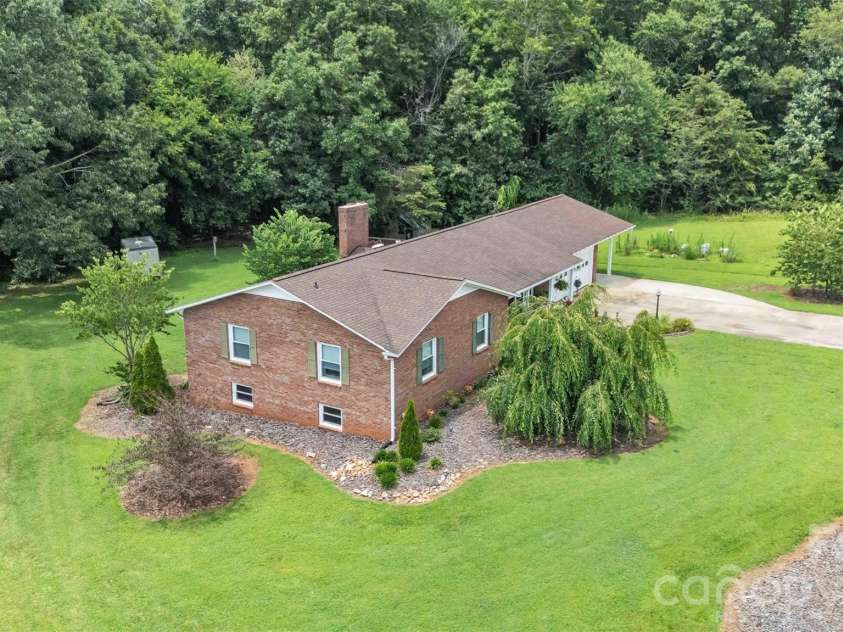 137 Proust Road, Statesville, NC 28625.  MLS# CAR4344197, YatesRealty ID 4331. 