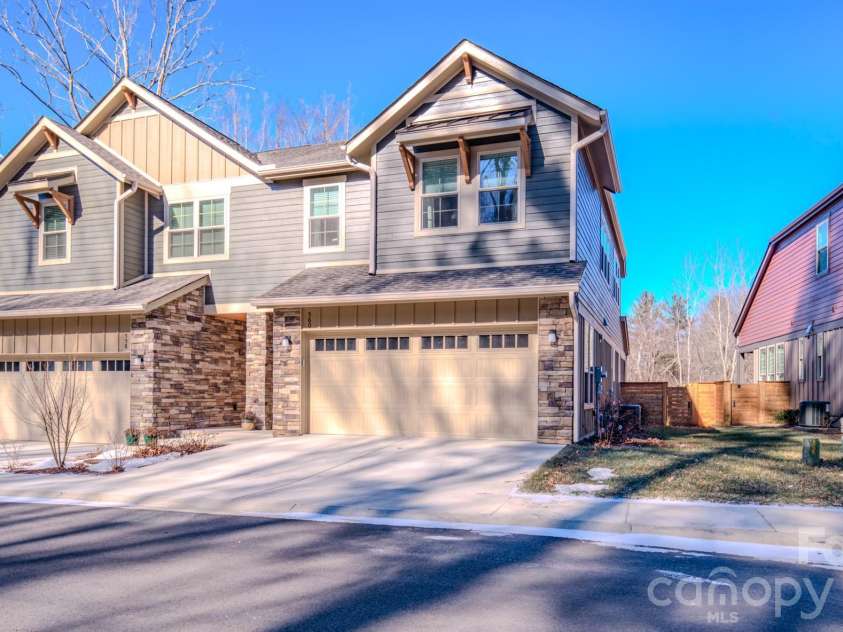 560 Sweet Birch Park Lane, Black Mountain, NC 28711.  MLS# CAR4374180, YatesRealty ID 4331. 