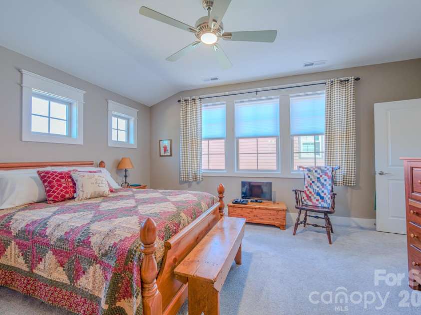 560 Sweet Birch Park Lane, Black Mountain, NC 28711.  MLS# CAR4374180, YatesRealty ID 4331. 