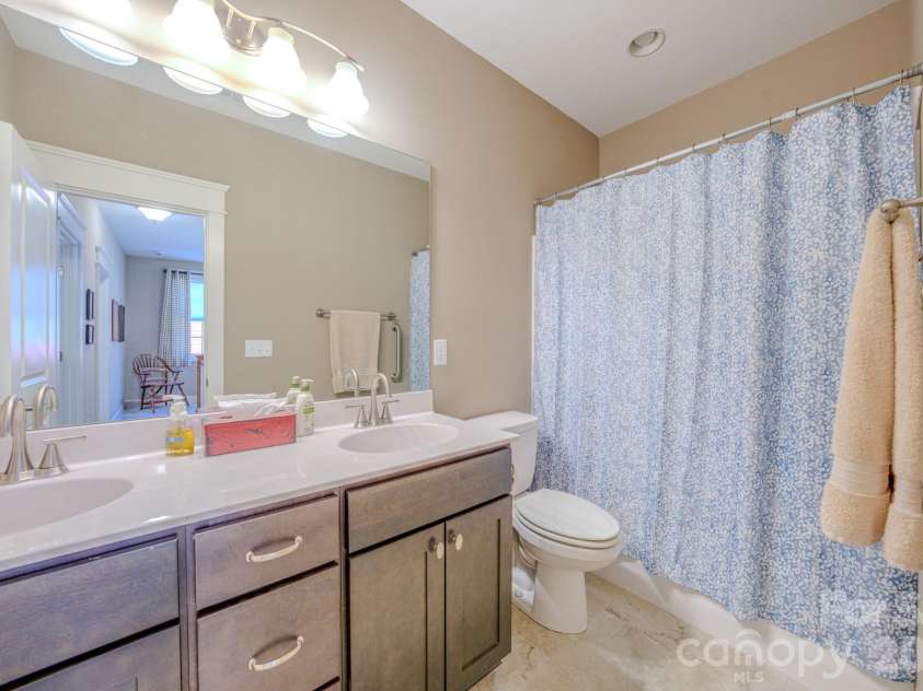 560 Sweet Birch Park Lane, Black Mountain, NC 28711.  MLS# CAR4374180, YatesRealty ID 4331. 