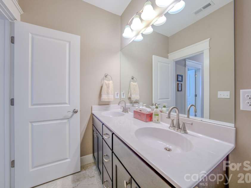 560 Sweet Birch Park Lane, Black Mountain, NC 28711.  MLS# CAR4374180, YatesRealty ID 4331. 