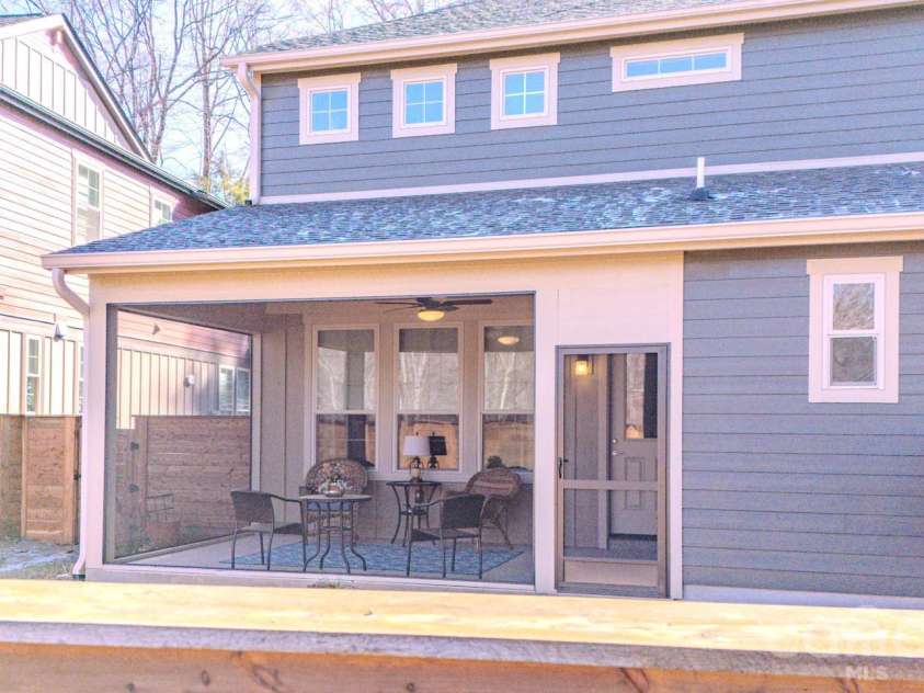 560 Sweet Birch Park Lane, Black Mountain, NC 28711.  MLS# CAR4374180, YatesRealty ID 4331. 
