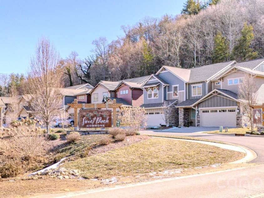 560 Sweet Birch Park Lane, Black Mountain, NC 28711.  MLS# CAR4374180, YatesRealty ID 4331. 